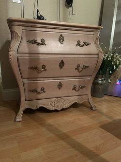 French Provincial Bombe 3-Drawer Dresser