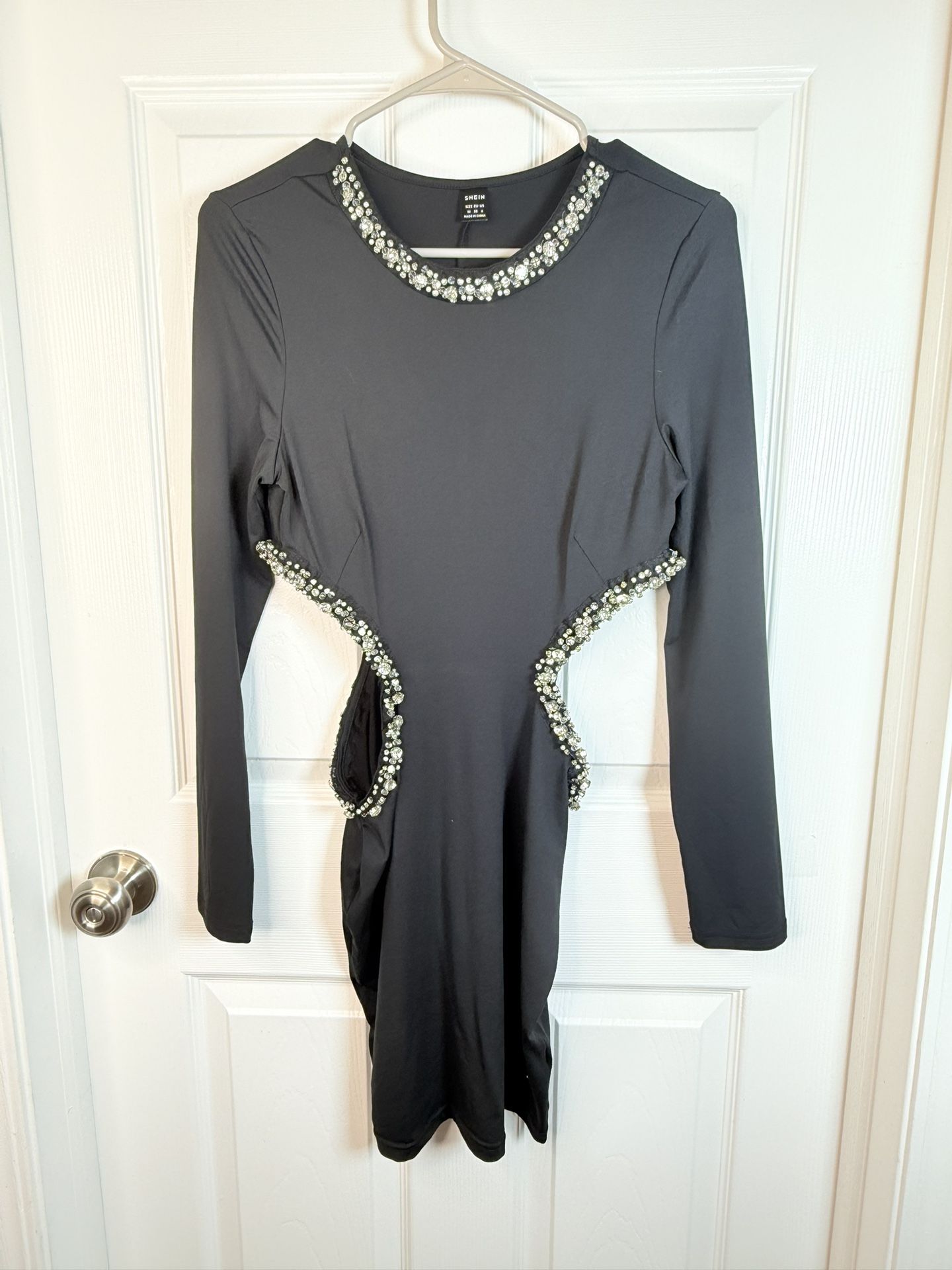 Black dress with accessories 94% polyester 6% Elastic