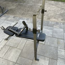 Adjustable Weight Bench With Leg Extension In Good Condition 