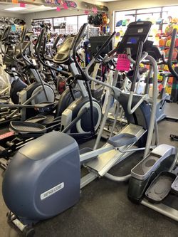 Precor EFX 425 Elliptical With Only 45 Hours Of Use On
