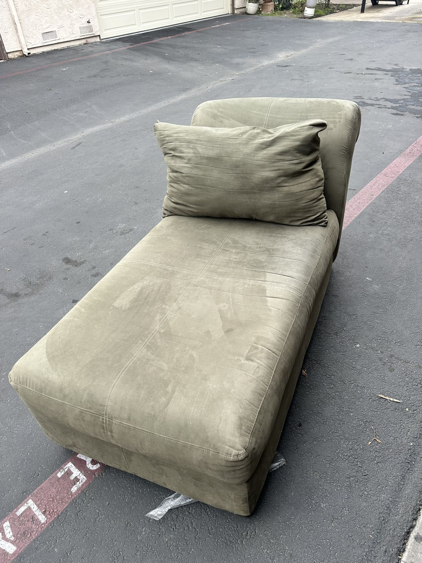 Chaise Lounge Sofa Army Green. 