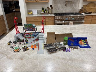 Playmobil skate park lot + Tech Deck set