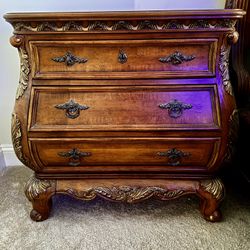 6 Piece Bedroom Set / Antique Modern Set