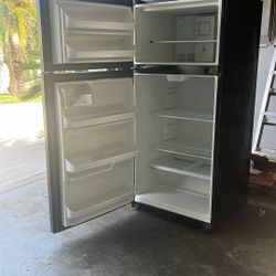 FRIGIDAIRE 2 Door Refrigerator/top Freezer Black  65 Inch Adjustable Spill Proof Shelves 