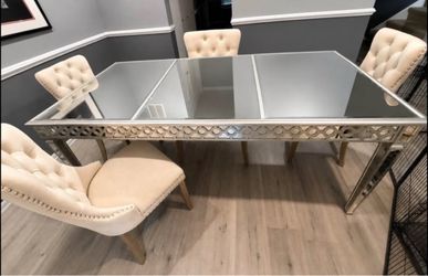 Dining room / kitchen table