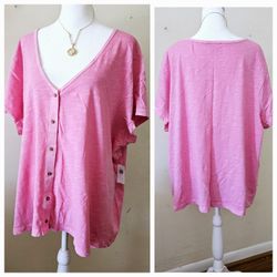 Size XXL Old Navy Hot Pink Short Sleeved V Neck Button Up Front Women's Summer Casual Shirt. 100% Cotton. New with tags!

Measures 26" (52") Pit to Pi