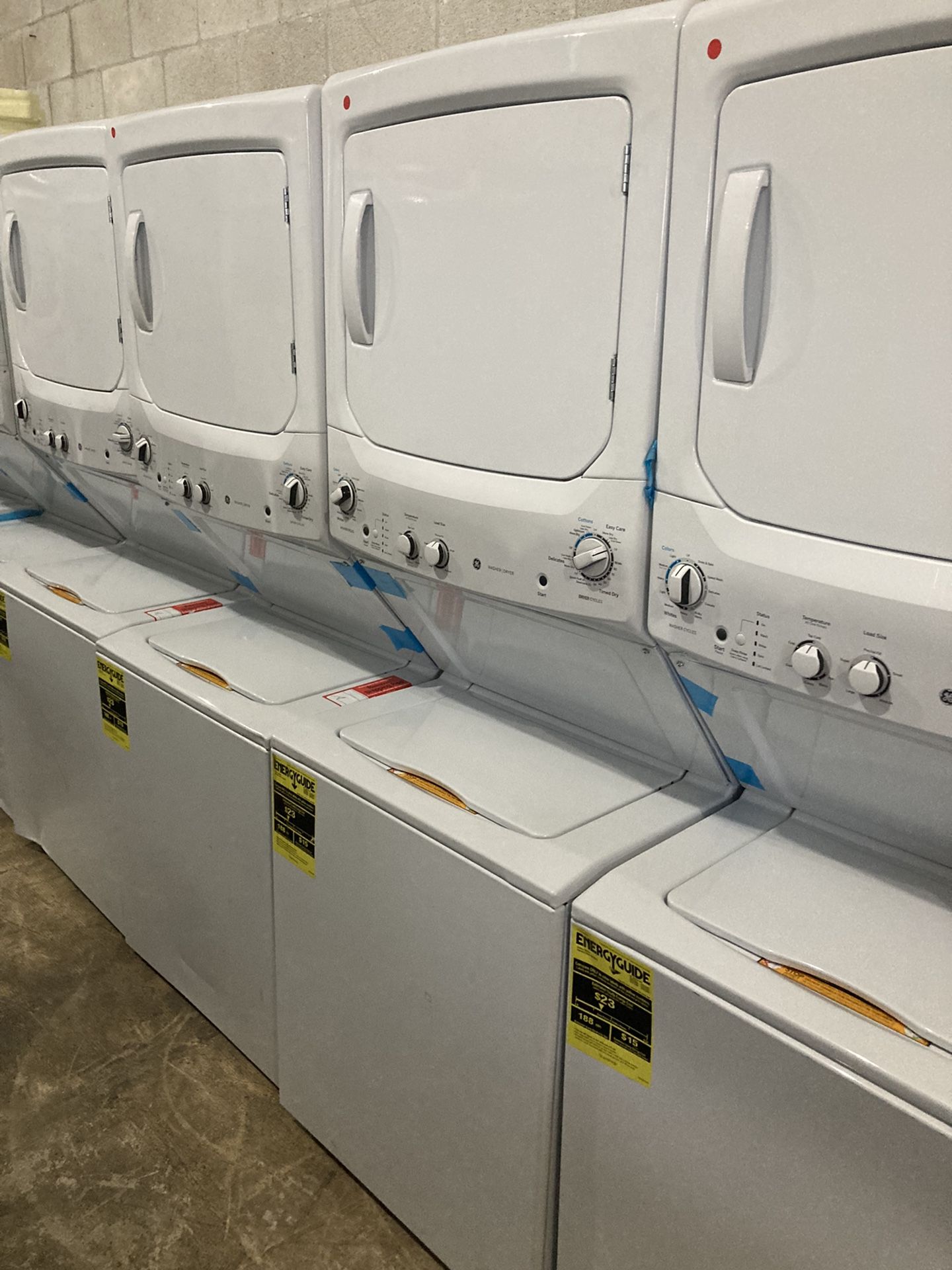 GE 27” washer and dryer combo tower white 800 for Sale in Medley, FL