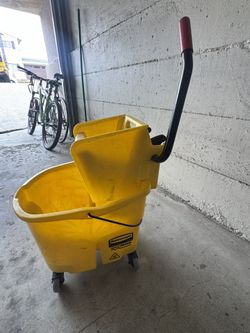 Rubbermaid Mop Bucket