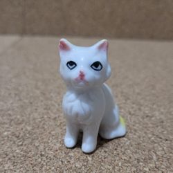 Vintage Lego Cat Kitten Minature Mini Figurine Bone China 2" White.

