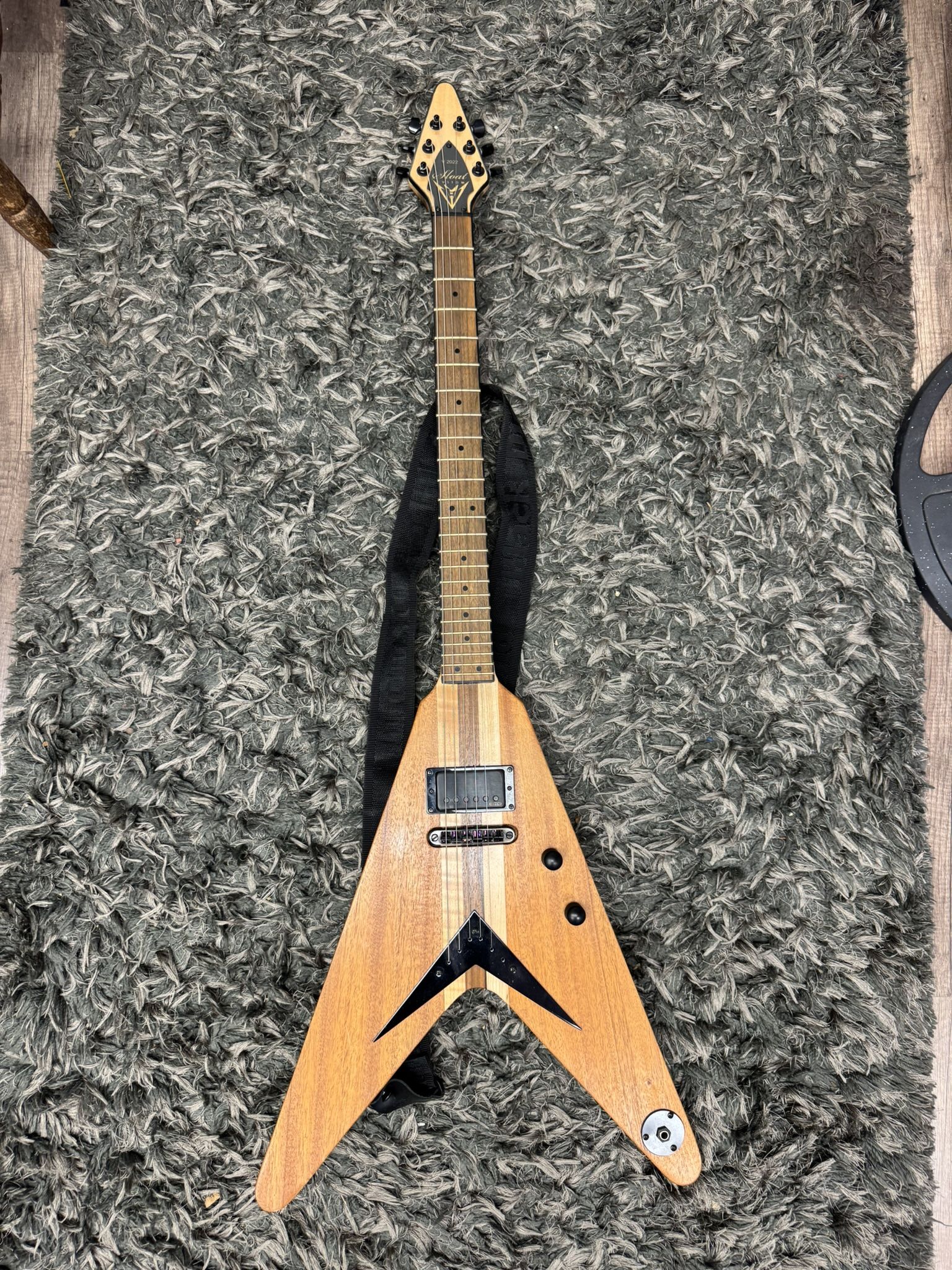Three Guitars (Electric, Bass, Acoustic) MUST GO
