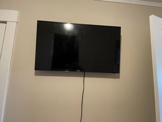 Hisense Tv, 40in, Black Very Loud Works Amazing
