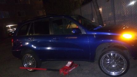 Forsale only. The. Rins i have the. 4. Rins. Is. For toyota rav4