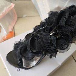Cute BAKERS HEELS SIZE 7 