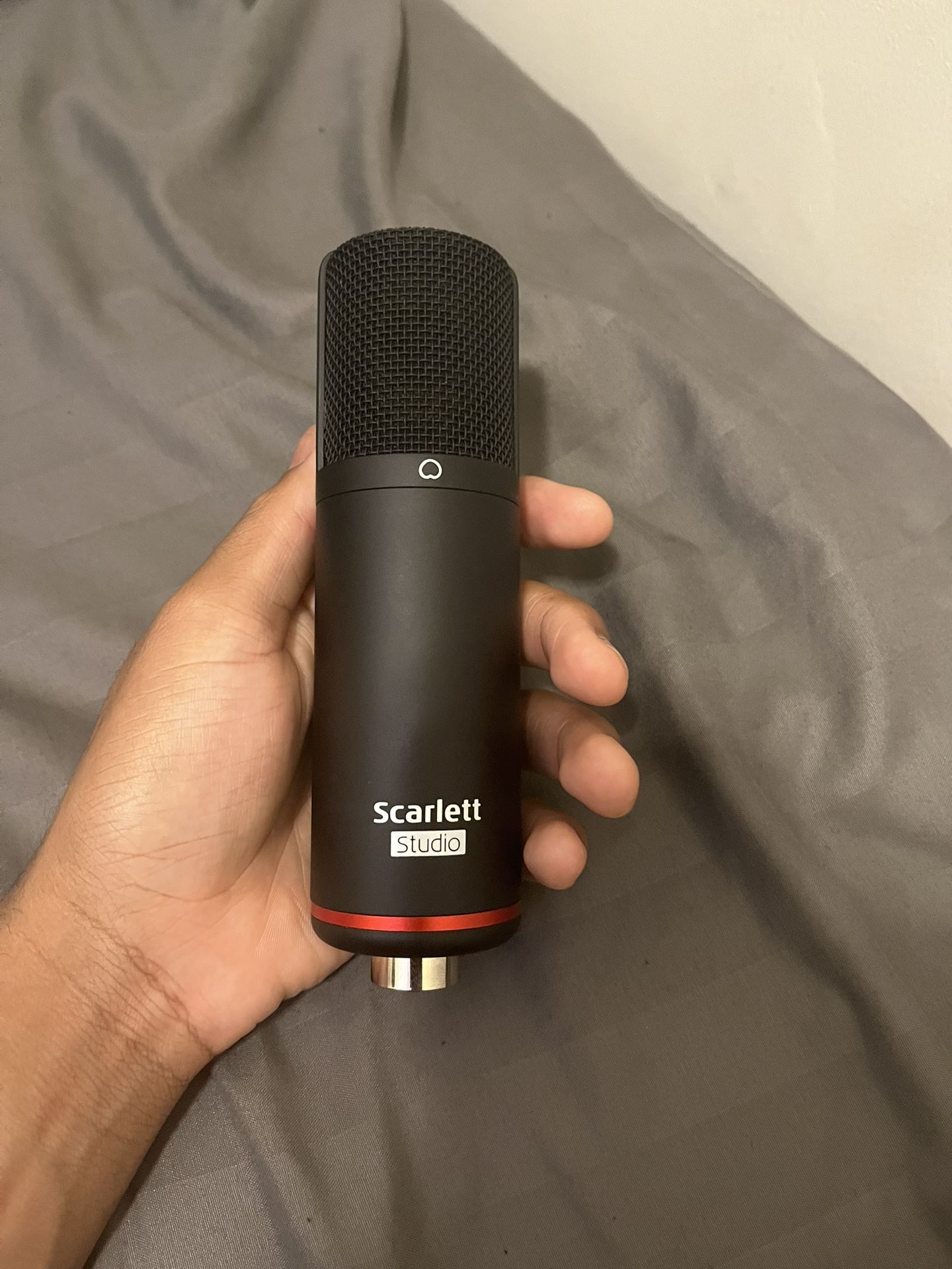 Scarlett Music Recording microphone