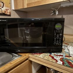 Sharp Carousel countertop microwave (Model R-520LK-T)