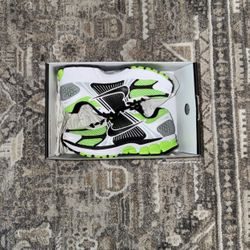 Nike Size 6.5 Men Brand New 