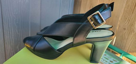New Easy Street Womens Shoes. Size 7.5