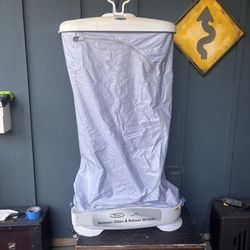 Whirlpool Fabric Freshener LRF4001RY1 Portable Clothes Steamer. WORKS