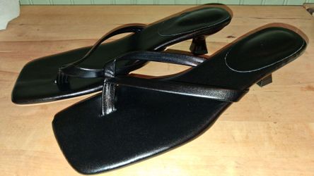 Black Square-Toe Kitten Heel Thong Sandals.