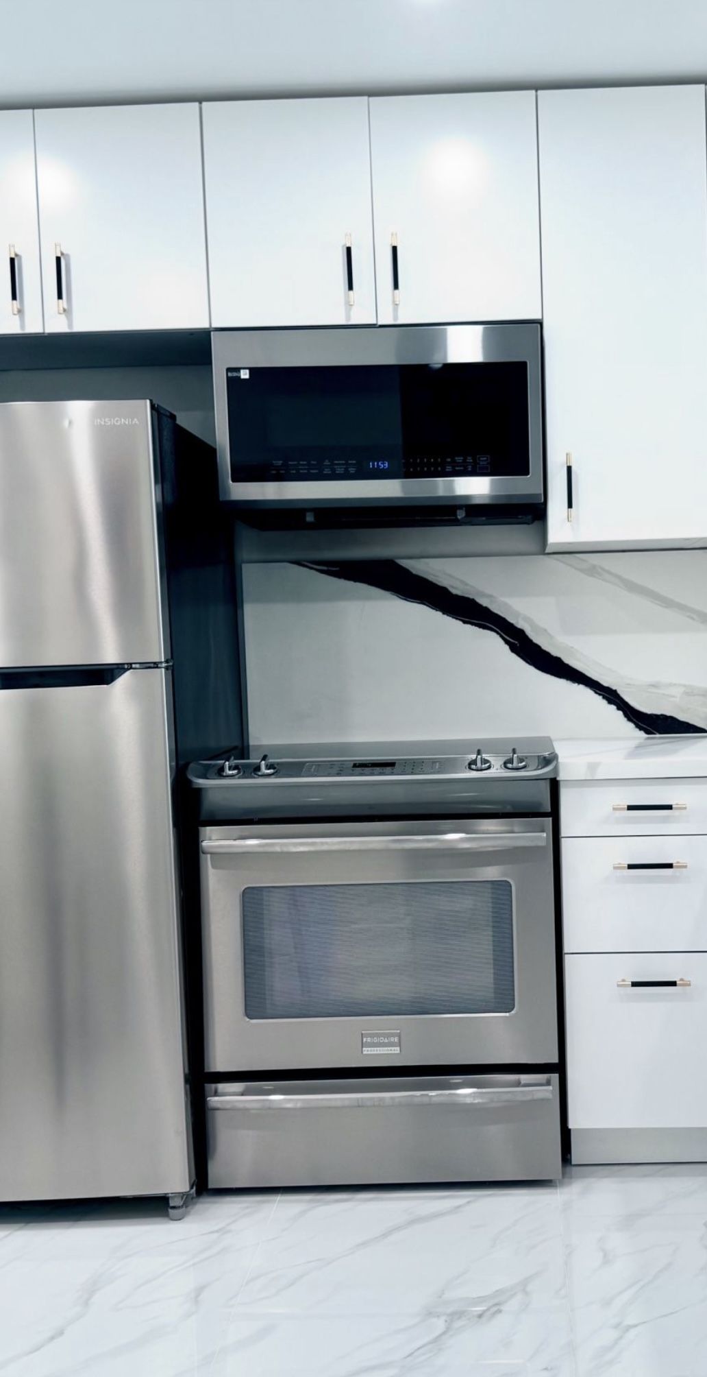 Frigidaire Slide In Stove Oven. Read Description