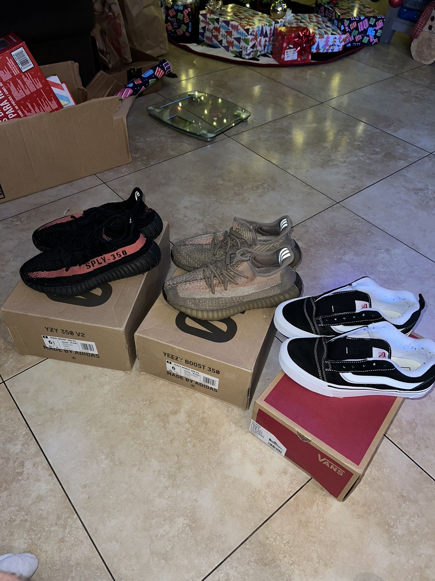 Yeezy And Vans Sz 5.5 To 6.5 All For 140$ 