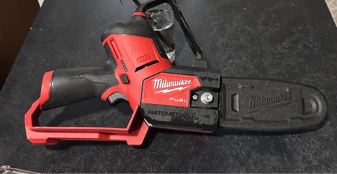 Milwaukee M12 FUEL 6 in. 12V Lithium-lon Brushless Electric Cordless Battery Pruning Saw HATCHET (Tool-Only)