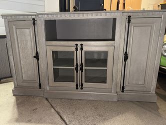 Tv Stand/Entertainment Center