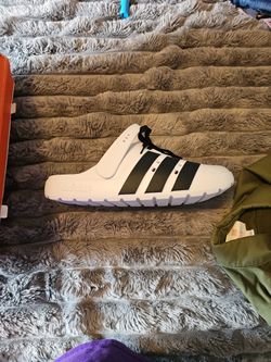 Adidas-"Crocs"