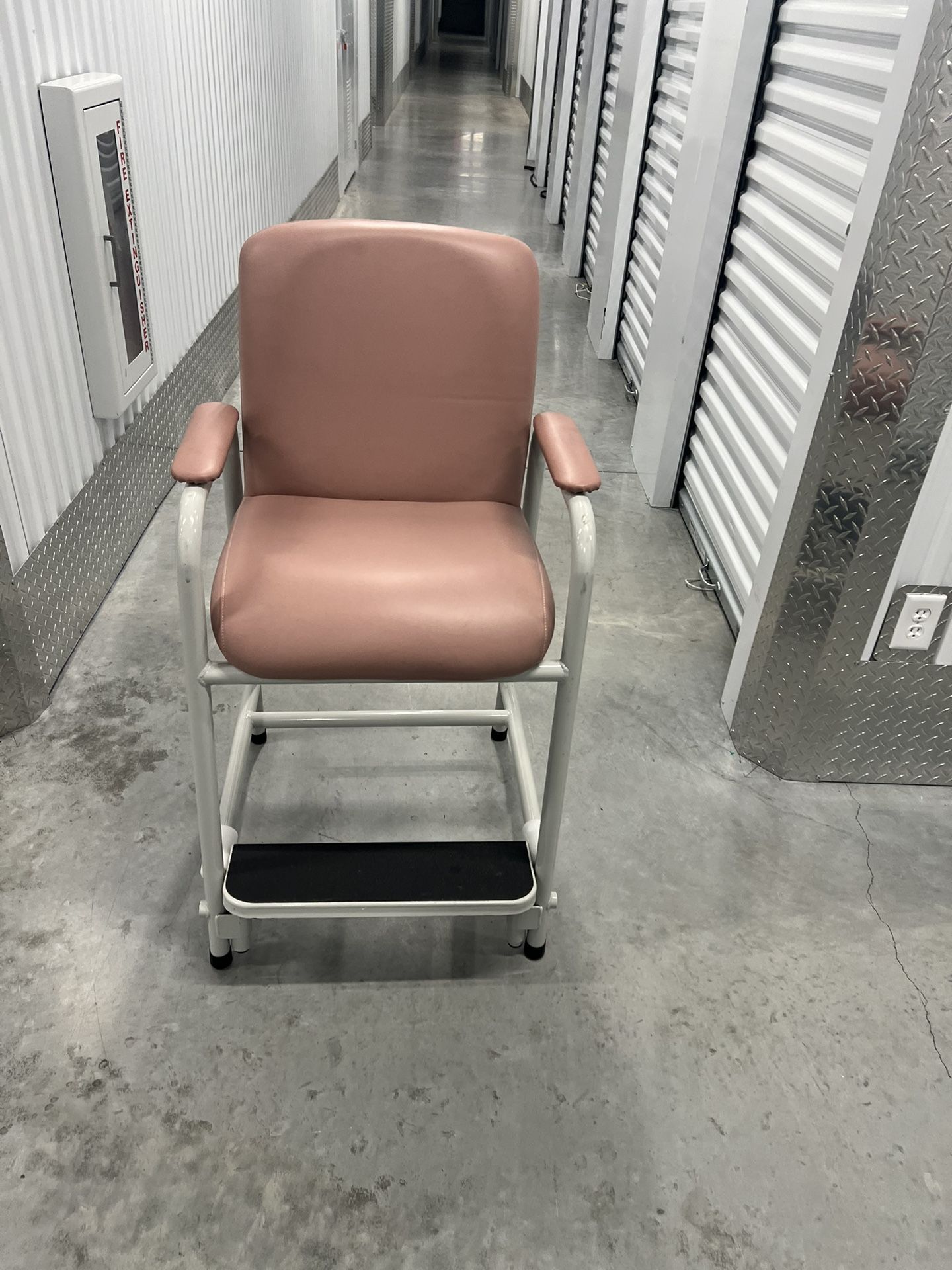 Lumex Everyday Hip Chair W/Footrest, Rosewood GF 350lbs READ. New open box with cosmetic blemishes from storage and transportation. These blemi