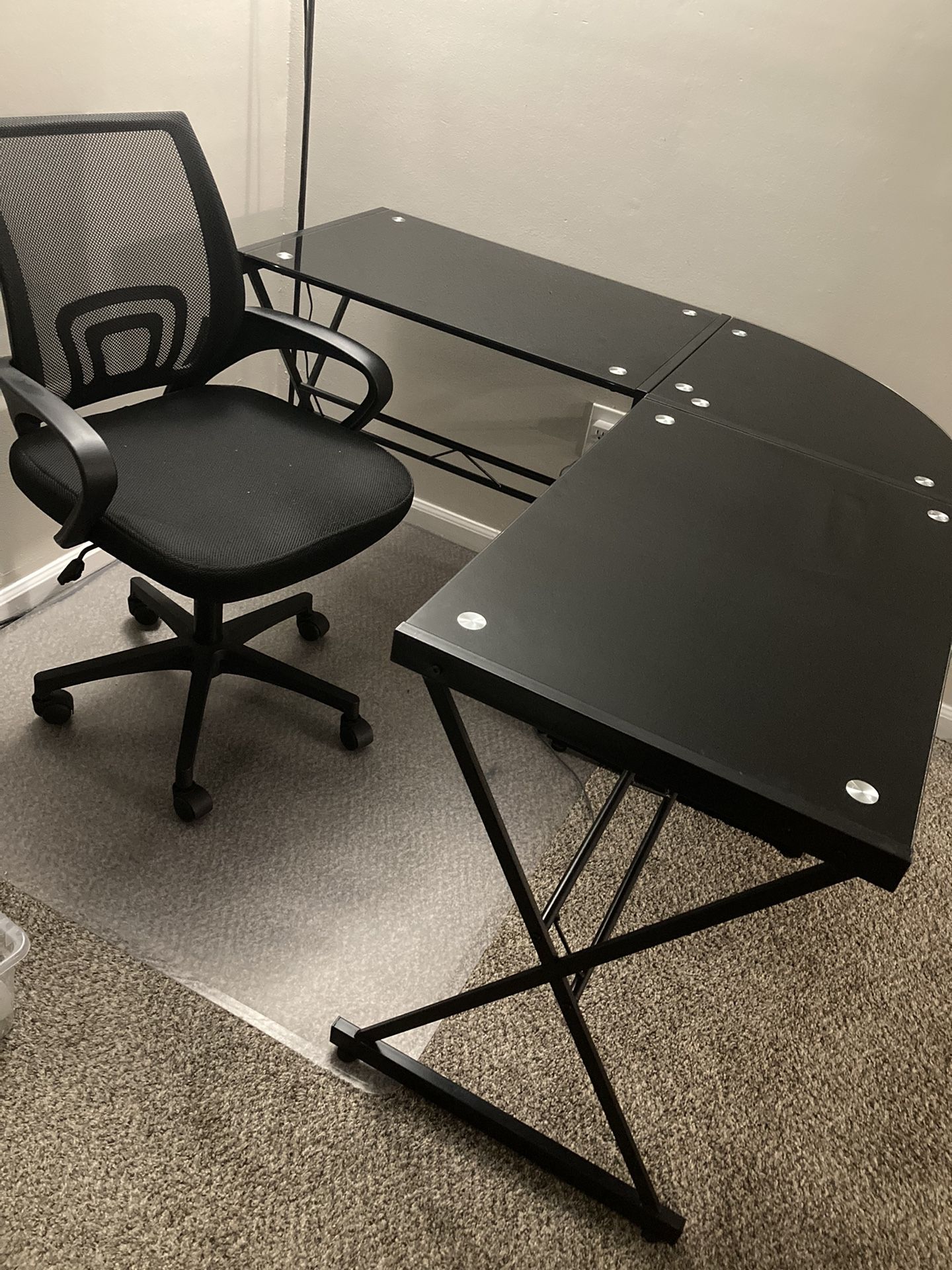 L Shaped Desk With Chair And Floor Mat
