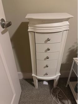 Jewelry box
