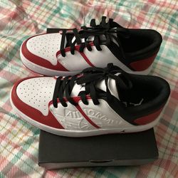 Jordan Low Top Size 7y