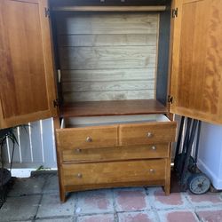 Mueble De Madera Fina Muy Espacioso
