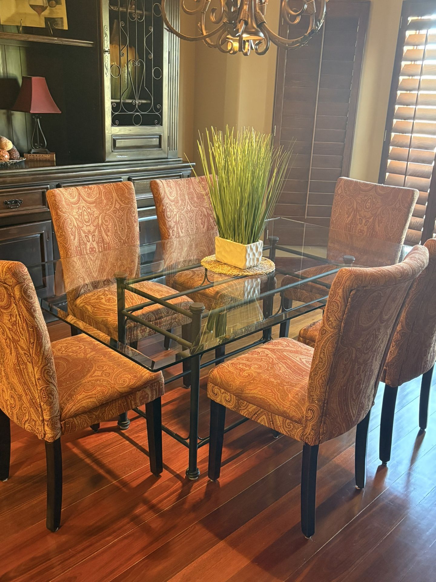 Glass Top Dining Room Table With/6 Upholstered Chairs $125