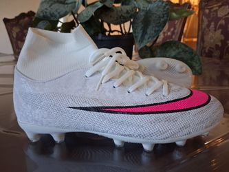 Soccer cleats us size 7.5