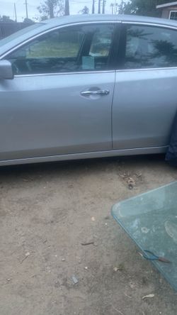 2018 Nissan Ultima complete doors with mirrors