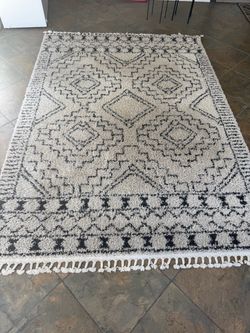 Moroccan tassel rug 6’7” x 9