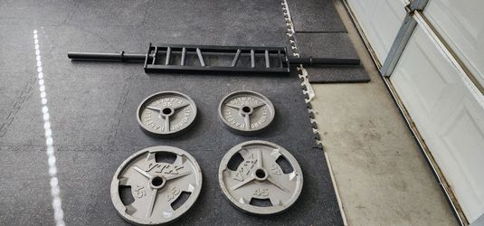 Plate Set And Barbell / Workout