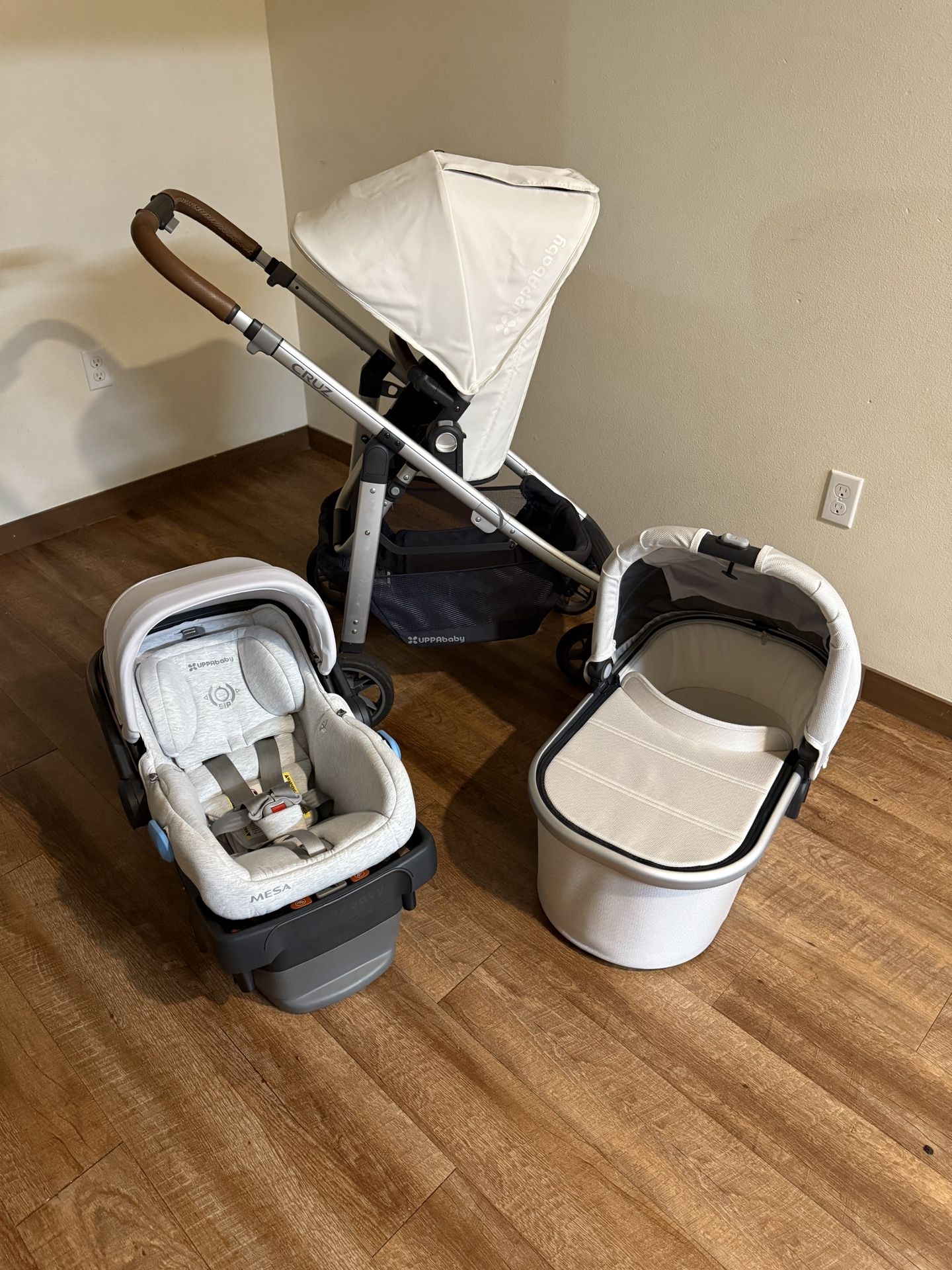 Uppababy Vista stroller and car seat and Bassinet 