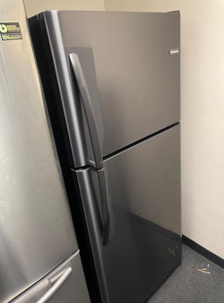 Frigidaire Top Mount Refrigerator Black - Efficient