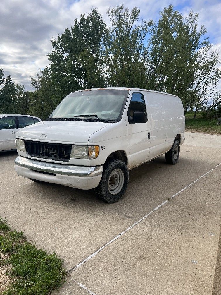 2000 Ford E-350
