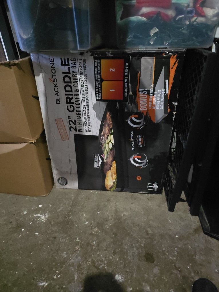 22" Blackstone Griddle W/ Hard Cover & Carry Bag
