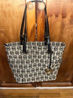 Micheal Kors Beige/Black Leather jet set Tote