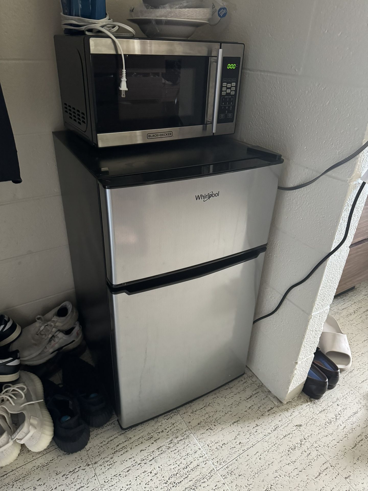 Microwave And Mini Fridge NEED GONE!