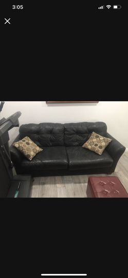 Like new Leather sofa