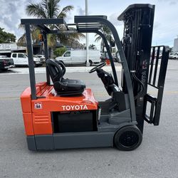 Forklift Toyota Electric 