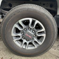 GMC Sierra 2500 wheels LT 275/70 R 18 