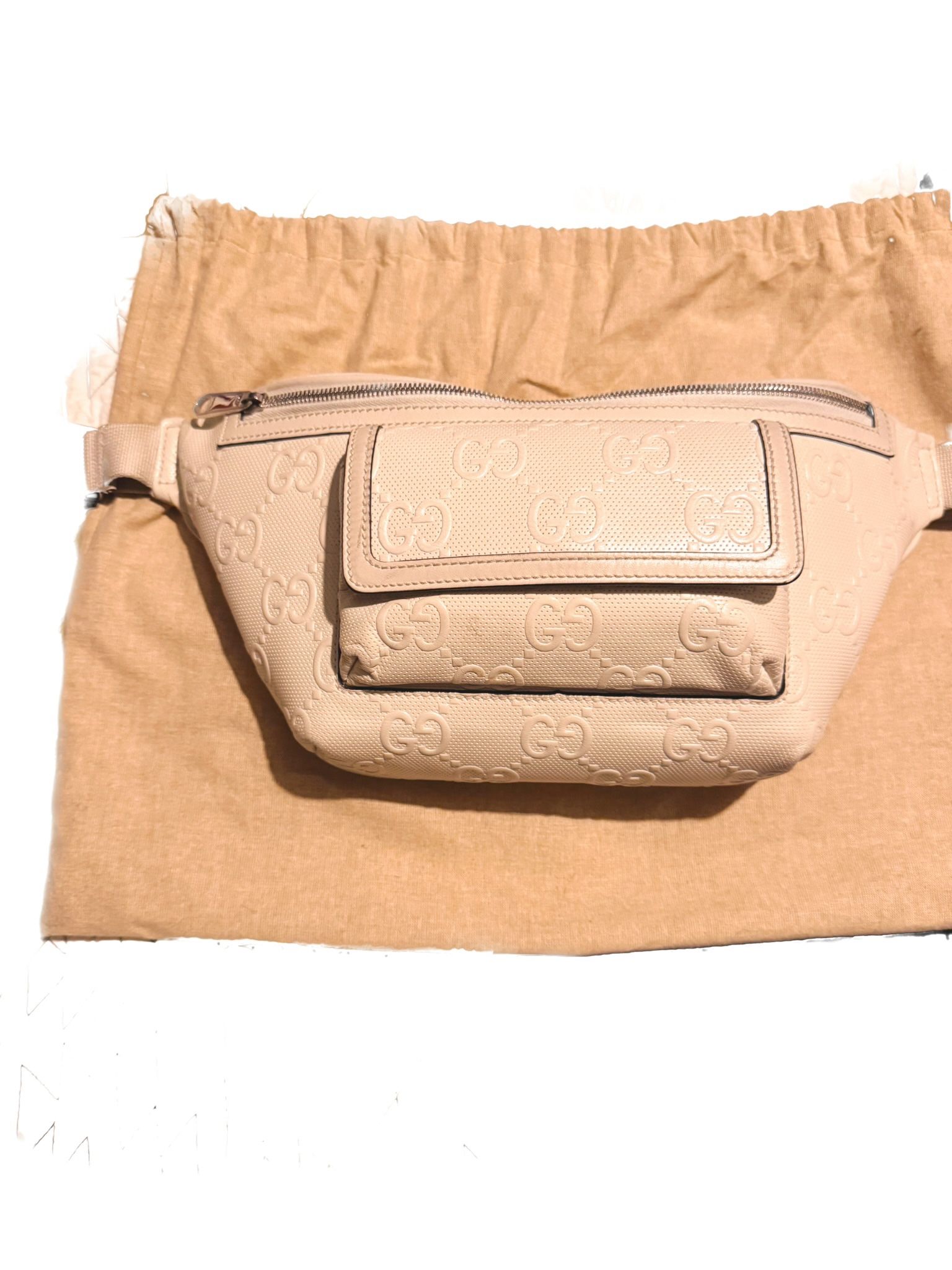 White Gucci Front Body Pouch Bag