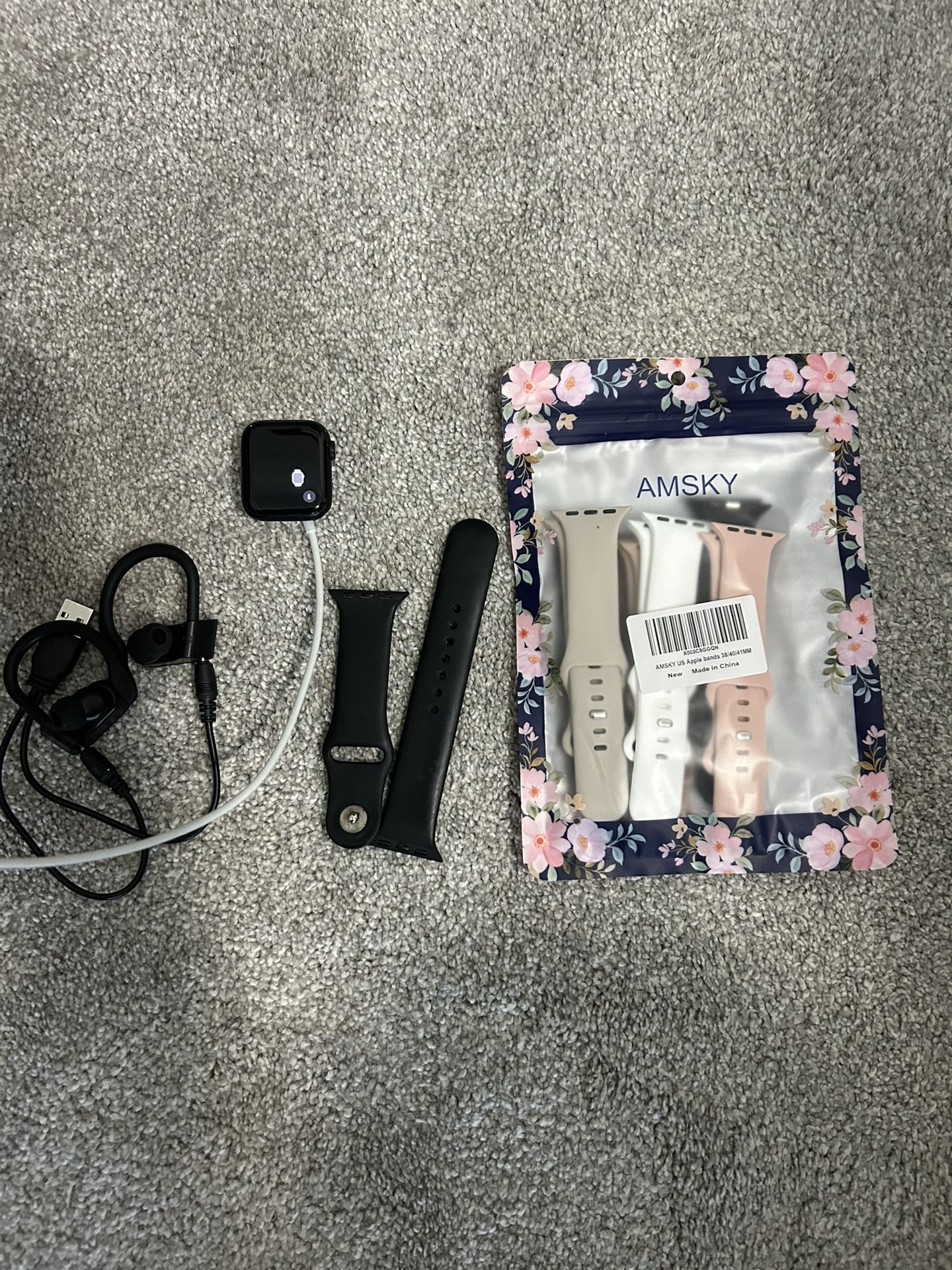 Apple Watch SE (latest) GPS & Cellular With Accessories 