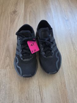 Kids Adidas size 4Y
